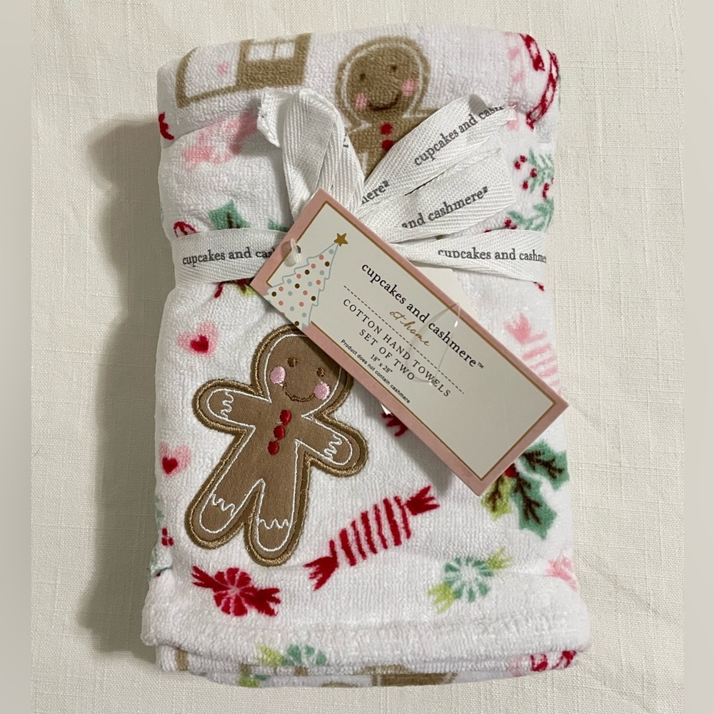 Cupcakes and Cashmere Sweet Christmas Treats Hand Towels- Set of 2 NWT
